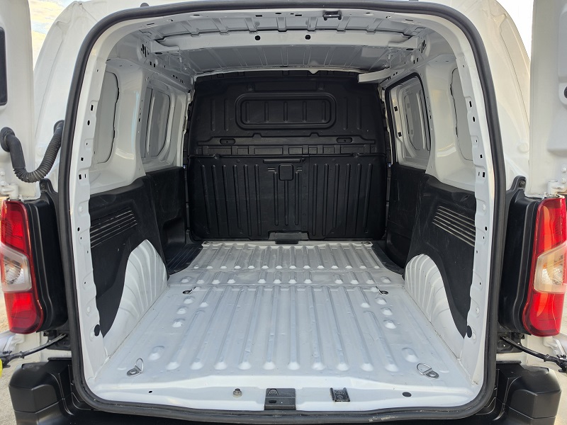 
								OPEL Combo E 1.5D 100CV L1 650Kg Cargo Edition full									