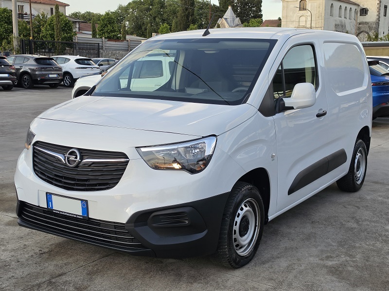 
								OPEL Combo E 1.5D 100CV L1 650Kg Cargo Edition full									