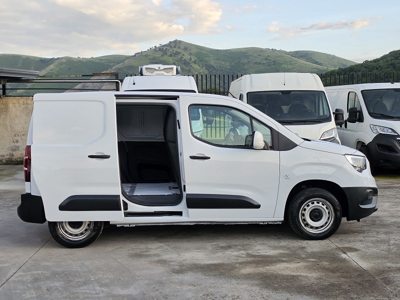 
								OPEL Combo E 1.5D 100CV L1 650Kg Cargo Edition full									