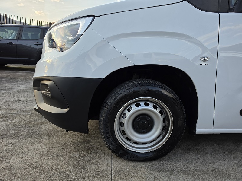 
								OPEL Combo E 1.5D 100CV L1 650Kg Cargo Edition full									