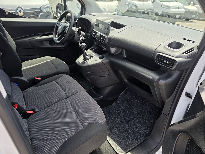 
								OPEL Combo E 1.5D 130CV L2 Cargo 950KG Edition full									