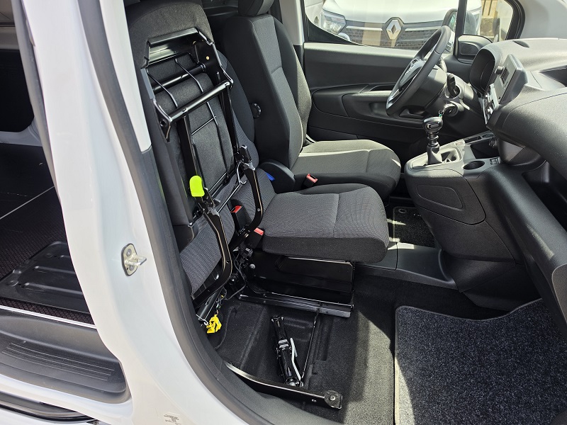 
								OPEL Combo E 1.5D 130CV L2 Cargo 950KG Edition full									