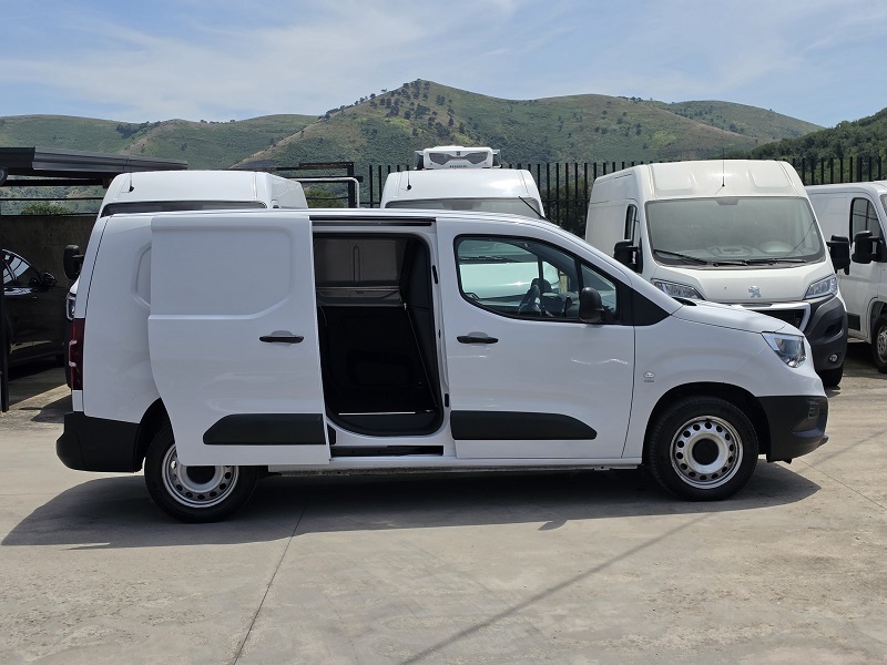 
								OPEL Combo E 1.5D 130CV L2 Cargo 950KG Edition full									