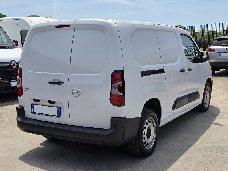 
								OPEL Combo E 1.5D 130CV L2 Cargo 950KG Edition full									