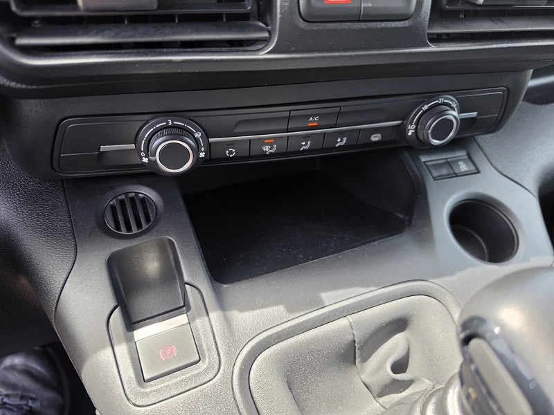 
								OPEL Combo E 1.5D 130CV L2 Cargo 950KG Edition full									