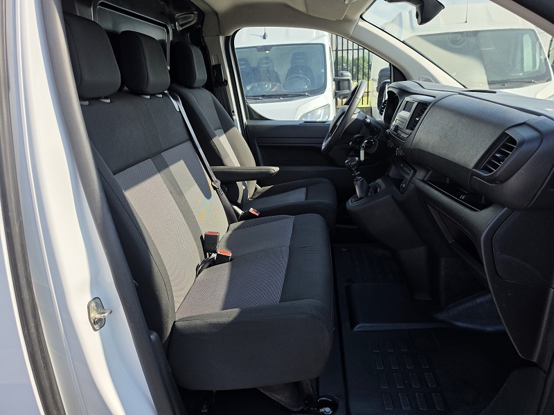 
								OPEL Vivaro D 1.5D 120CV L2H1 Cargo M Enjoy full									