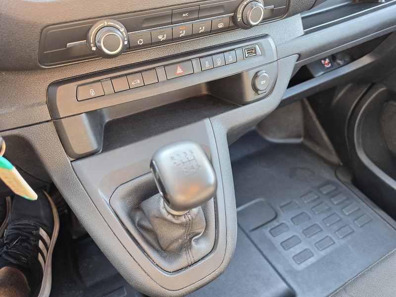 
								OPEL Vivaro D 1.5D 120CV L2H1 Cargo M Enjoy full									