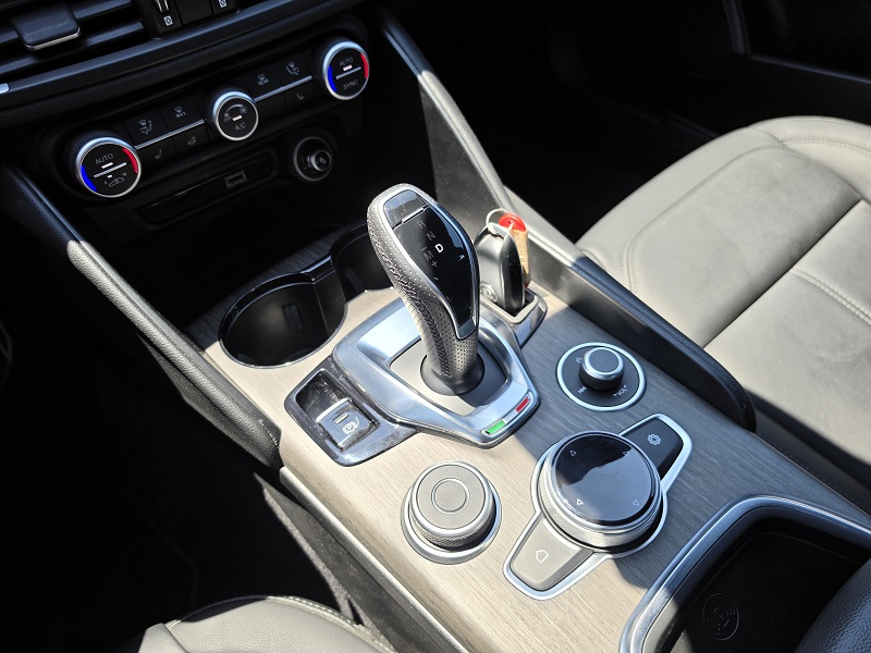 
								ALFA ROMEO Giulia 2.2TD 160CV AT8 Ti full									