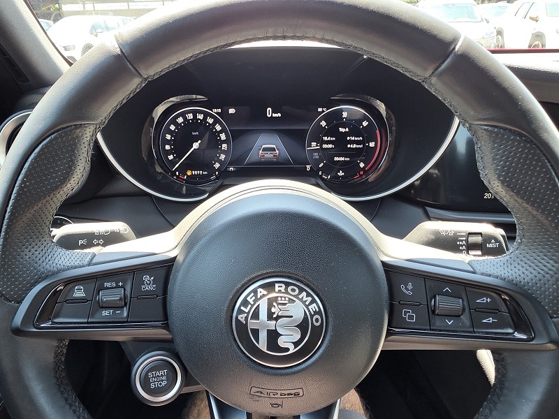 
								ALFA ROMEO Giulia 2.2TD 160CV AT8 Ti full									