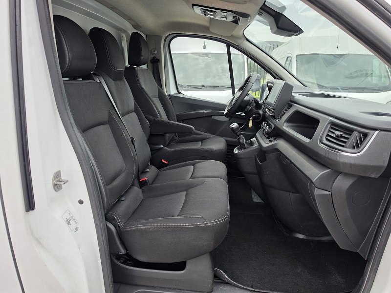 
								RENAULT Trafic 27 2.0 dCi 150CV L1H1 P. Lat. Advance full									
