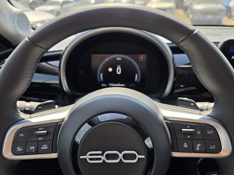 
								FIAT 600 1.2 Turbo Hybrid 145CV MHEV 48V Auto e-DCT full									