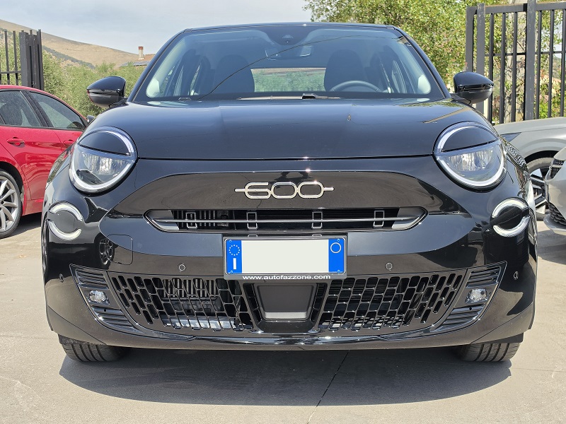 
								FIAT 600 1.2 Turbo Hybrid 145CV MHEV 48V Auto e-DCT full									