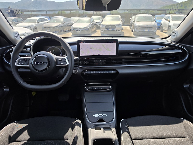 
								FIAT 600 1.2 Turbo Hybrid 145CV MHEV 48V Auto e-DCT full									