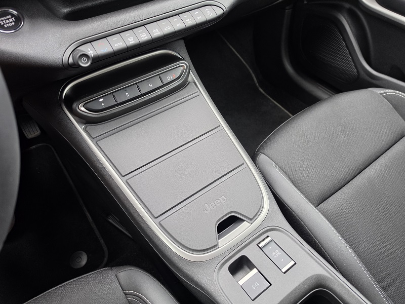 
								JEEP Avenger Full-Electric FWD 156CV Auto Altitude 54kWh full									