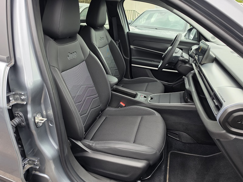 
								JEEP Avenger Full-Electric FWD 156CV Auto Altitude 54kWh full									