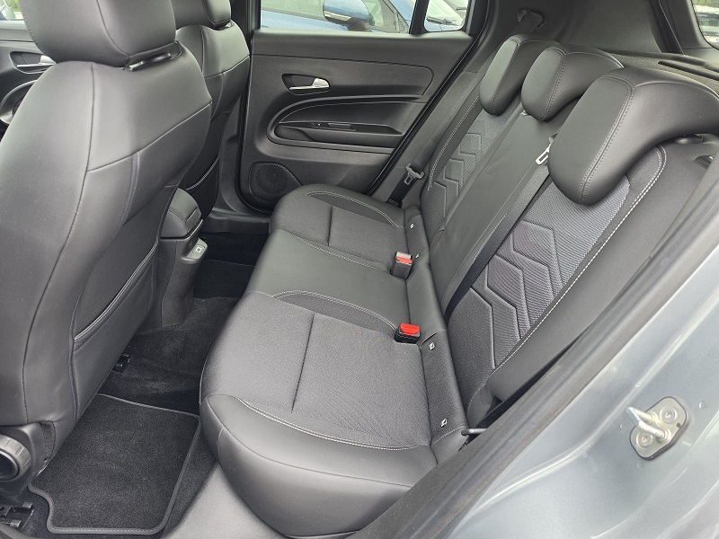 
								JEEP Avenger Full-Electric FWD 156CV Auto Altitude 54kWh full									