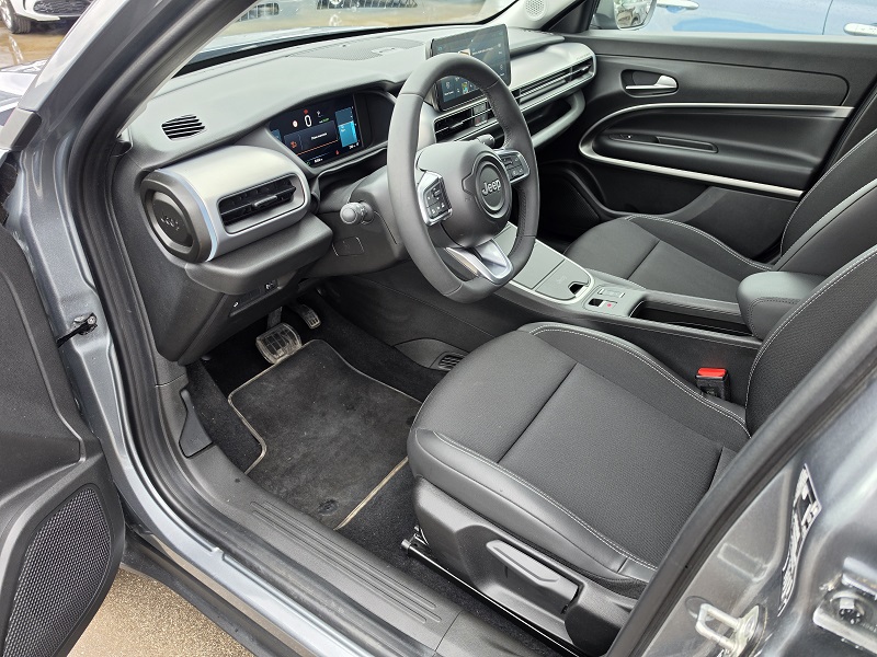 
								JEEP Avenger Full-Electric FWD 156CV Auto Altitude 54kWh full									